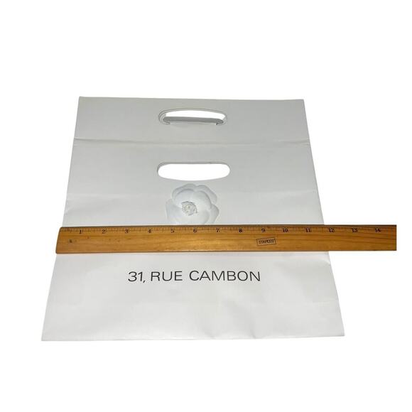 Chanel White Medium Gift bag with Organza Camellia flower - Picture 8 of 13